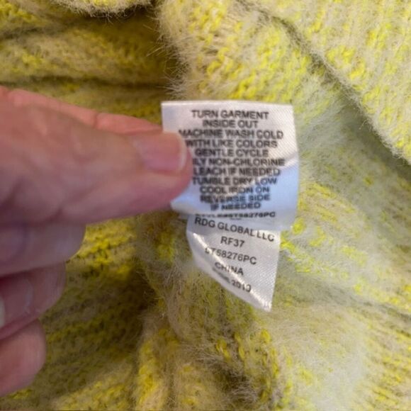 Kendall & Kylie Lemon Lime Eyelash Knit Fuzzy Oversized Cropped Sweater Size XS - Picture 7 of 12